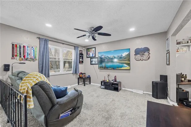 $282,400 | 4513 Northwest Wallingford Drive, Blue Springs, MO 64015