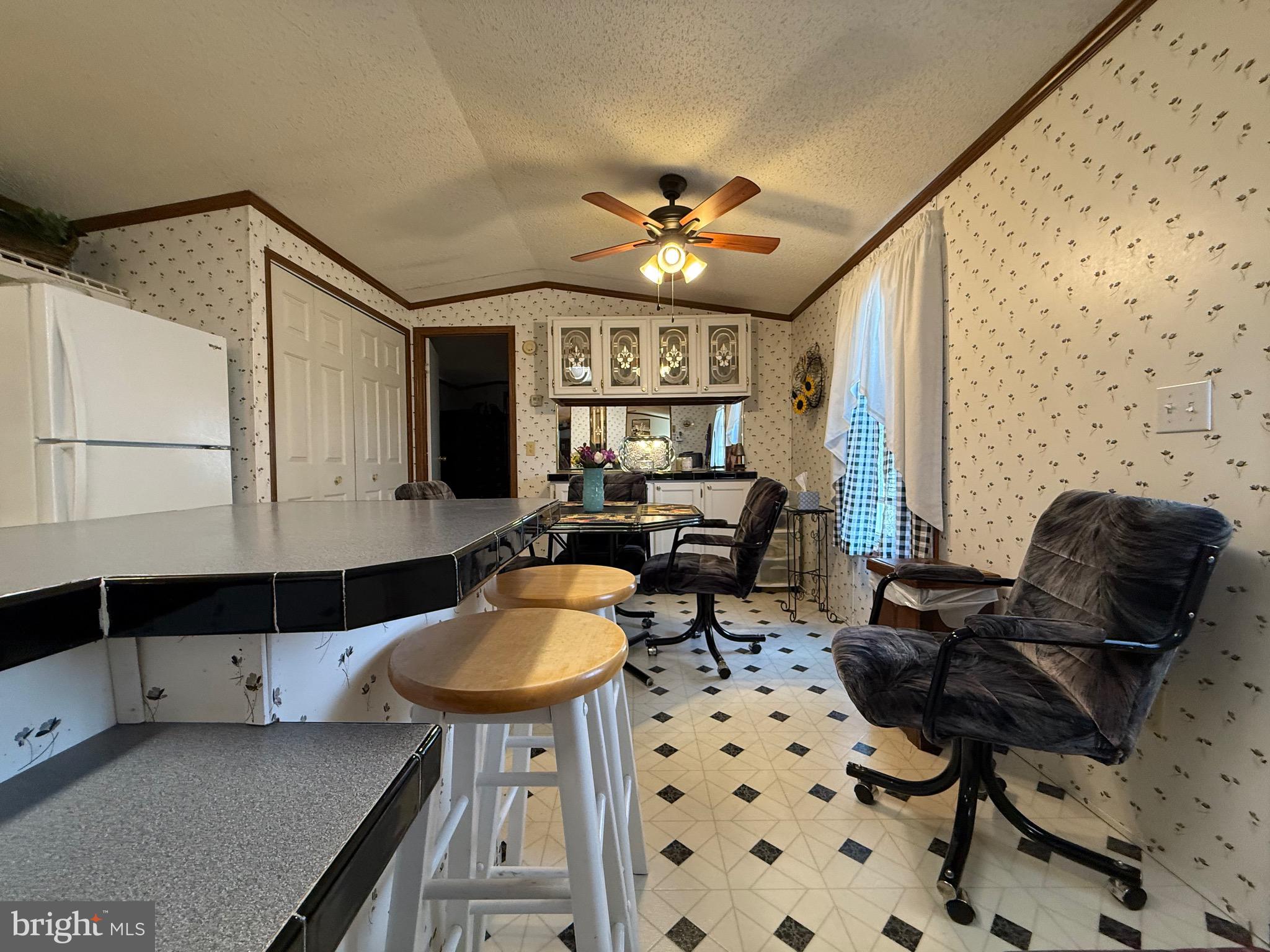 114 Pheasant Ridge Circle Lancaster, PA 17603 - Photo 15 of 30 a living room with furniture