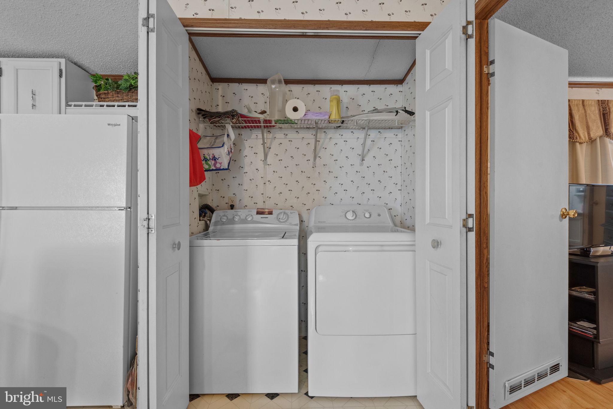 114 Pheasant Ridge Circle Lancaster, PA 17603 - Photo 26 of 30 a utility room with dryer and washer