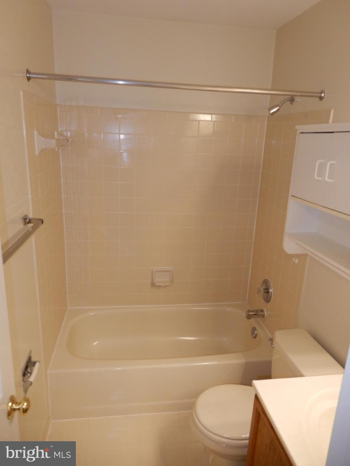 7269 Olde Lantern Way Springfield, VA 22152 - Photo 33 of 53 Upper Hallway Full Bathroom