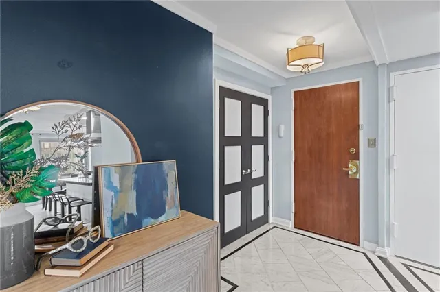 a view of livingroom with furniture