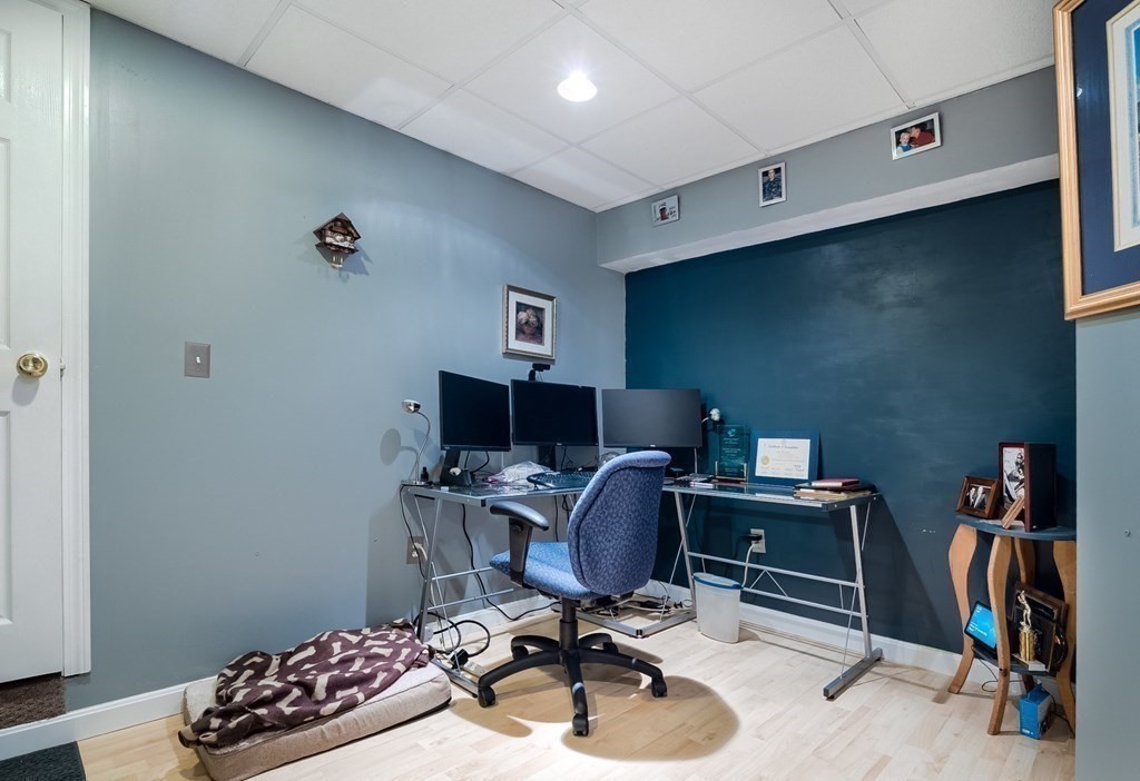 22 Vista Circle Rutland, MA 01543 - Photo 31 of 39 a workspace with furniture and a window