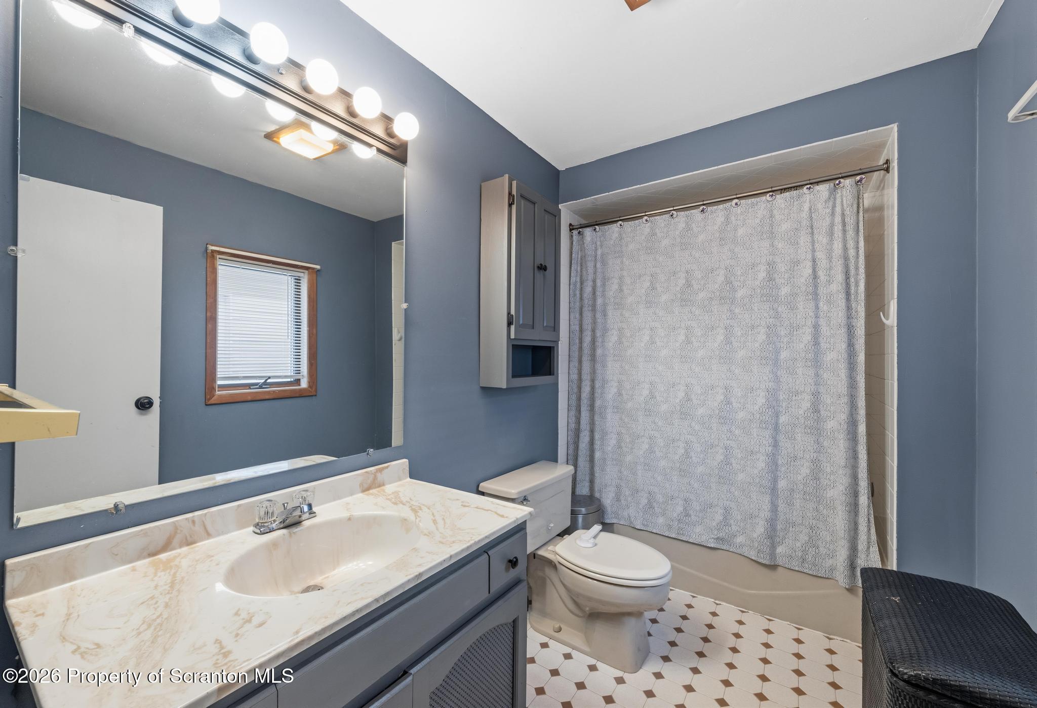 1703 Farr Street Scranton, PA 18504 - Photo 17 of 39 Bathroom
