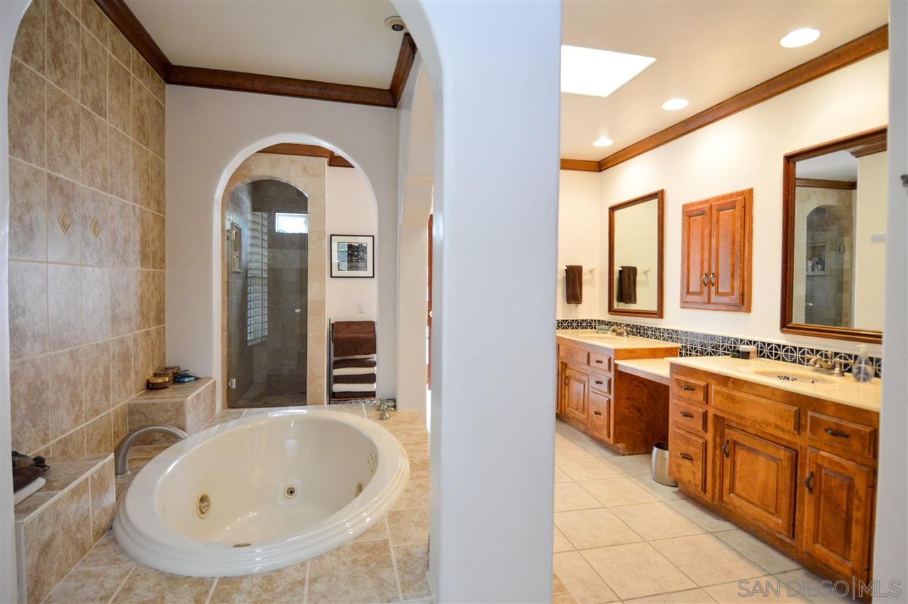 7401 Luna De Oro Rancho Santa Fe, CA 92067 - Photo 14 of 25