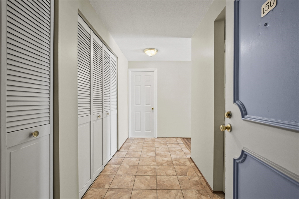 150 Cannongate III Road, Unit 150 Nashua, NH 03063 - Photo 5 of 39 Gallery Image 5