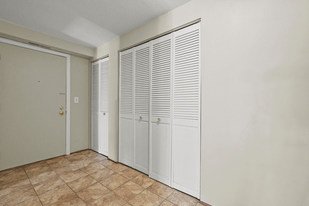 150 Cannongate III Road, Unit 150 Nashua, NH 03063 - Photo 6 of 39 Gallery Image 6