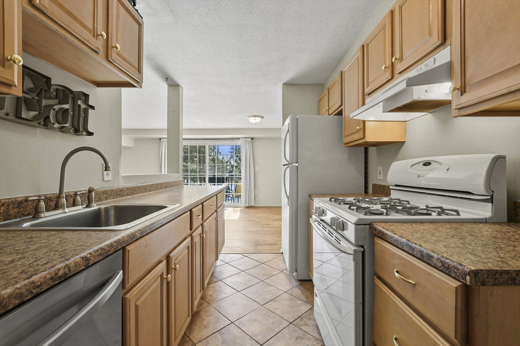 150 Cannongate III Road, Unit 150 Nashua, NH 03063 - Photo 8 of 39 Gallery Image 8