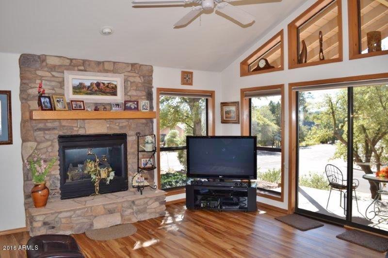 501 North Oak Ridge Road Payson, AZ 85541 - Photo 2 of 32 Living Room 2 (3)
