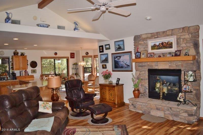 501 North Oak Ridge Road Payson, AZ 85541 - Photo 3 of 32 Living Room 3