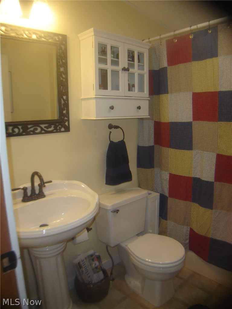 155 Riverside Drive Painesville, OH 44077 - Photo 16 of 34 Guest full bathroom