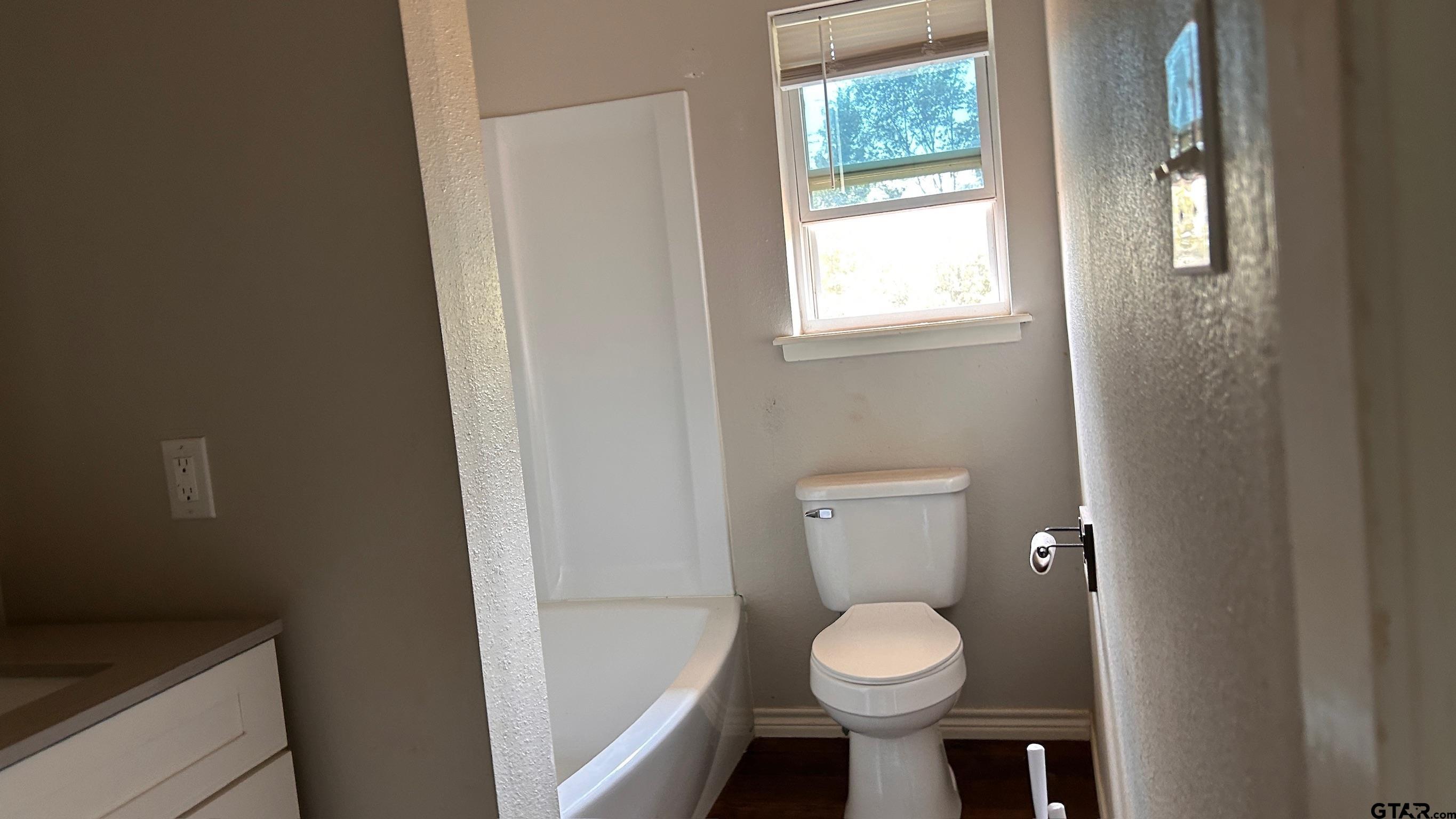 12632-c R 313 C R 313 Tyler, TX 75708 - Photo 8 of 10 a bathroom with a toilet sink and window