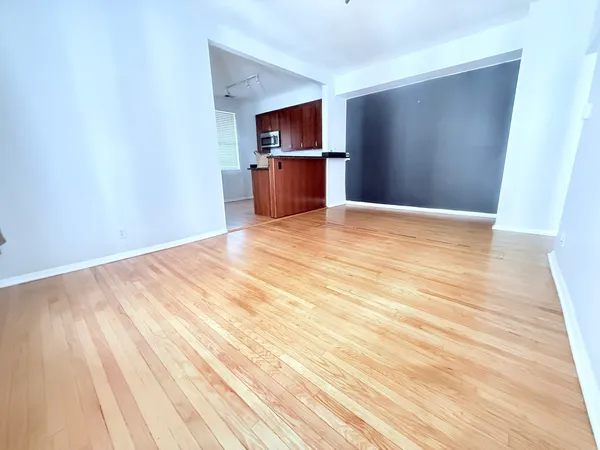 $1,600 | 1509 East 65th Street, Unit 2, Chicago, IL 60637