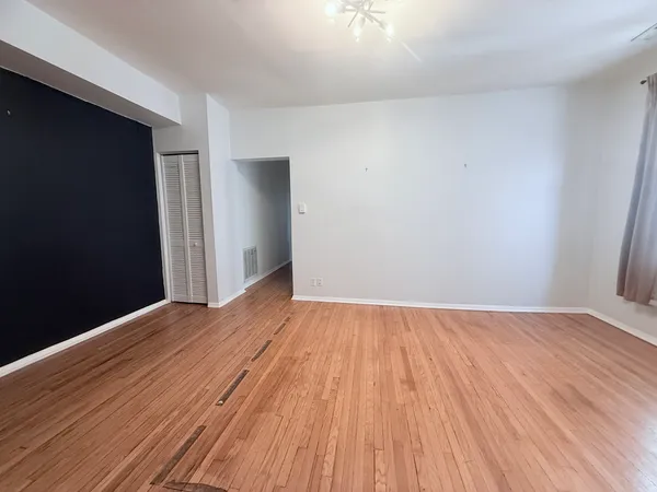 $1,600 | 1509 East 65th Street, Unit 2, Chicago, IL 60637