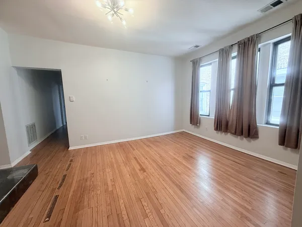 $1,600 | 1509 East 65th Street, Unit 2, Chicago, IL 60637