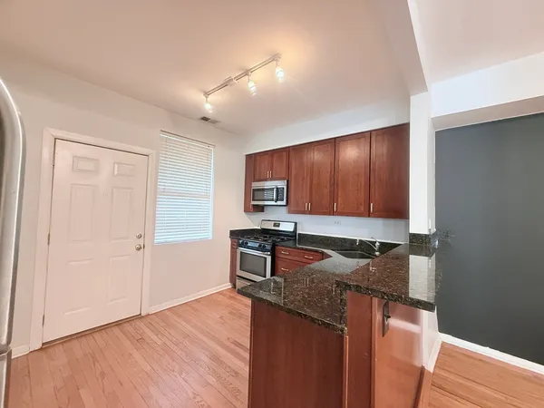 $1,600 | 1509 East 65th Street, Unit 2, Chicago, IL 60637