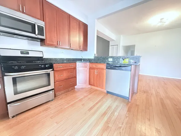 $1,600 | 1509 East 65th Street, Unit 2, Chicago, IL 60637