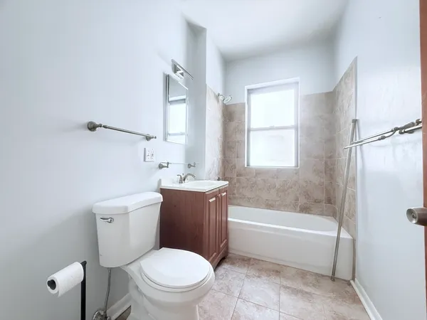 $1,600 | 1509 East 65th Street, Unit 2, Chicago, IL 60637