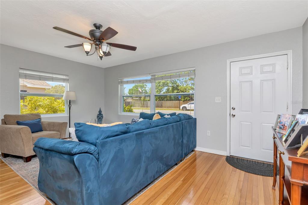 1223 Union Street Clearwater, FL 33755 - Photo 5 of 46