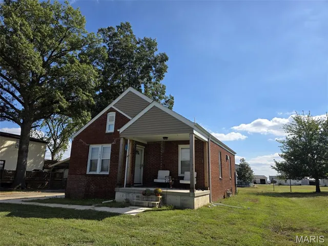 $117,000 | 360 East Cherry Street, Hoyleton, IL 62803