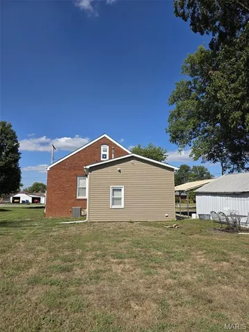 $117,000 | 360 East Cherry Street, Hoyleton, IL 62803