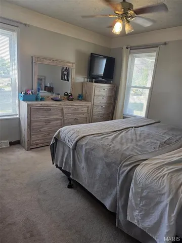 $117,000 | 360 East Cherry Street, Hoyleton, IL 62803