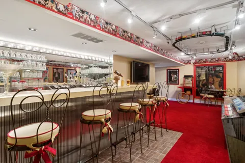 $2,250,000 | Undisclosed Address, North Barrington, IL 60010