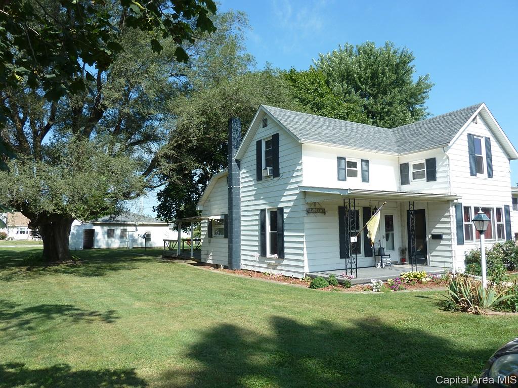 325 North Locust Street Assumption, IL 62510 - Photo 7 of 23