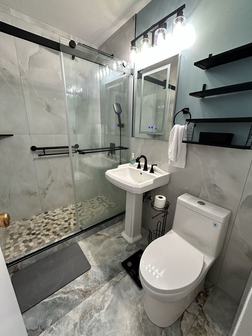 5757 North Sheridan Road, Unit 7D Chicago, IL 60660 - Photo 14 of 16