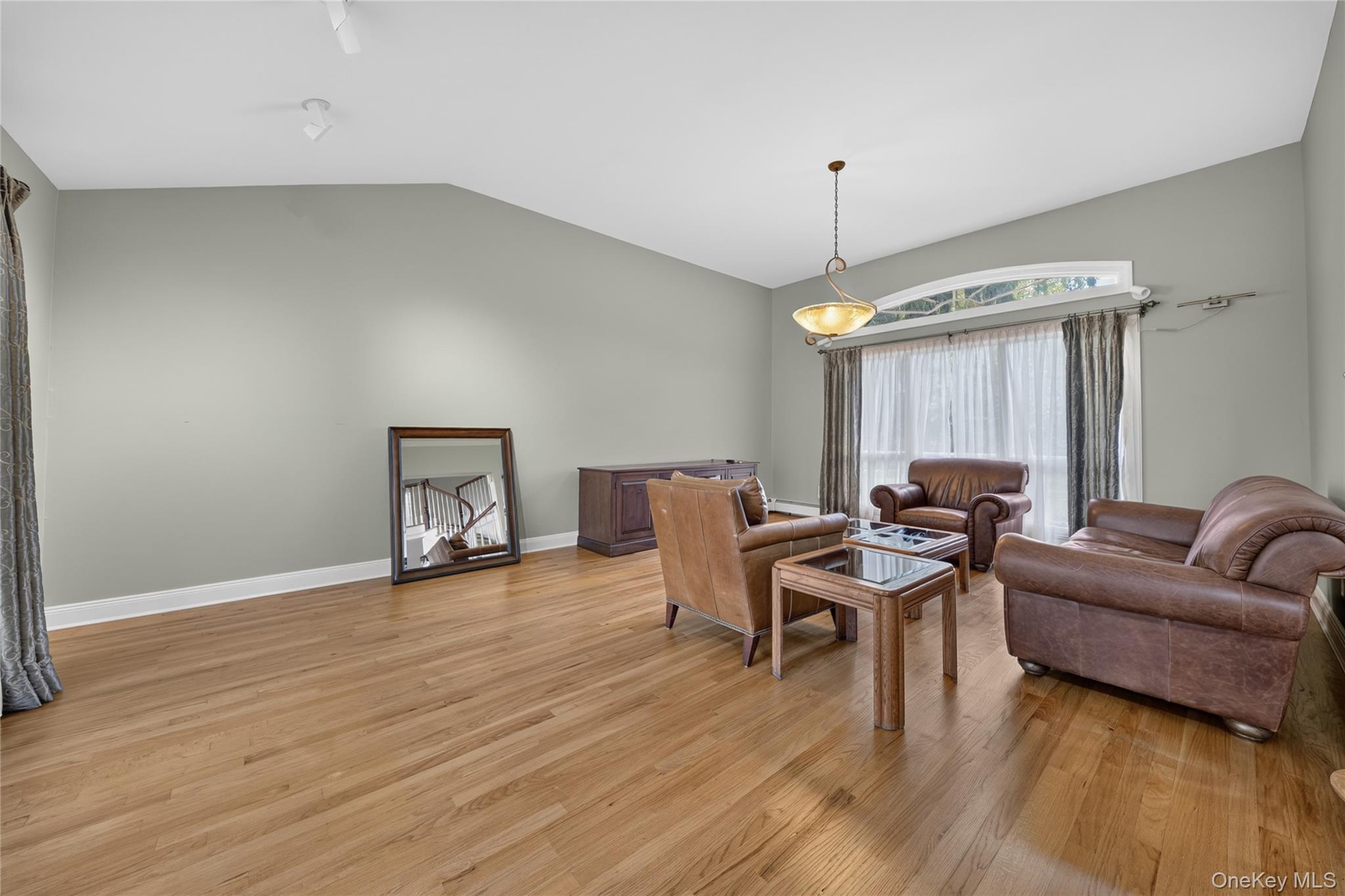 3 Pond Ridge Road Woodbury, NY 11797 - Photo 2 of 25 Gallery Image 2