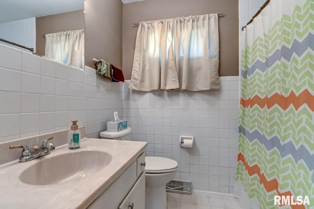 2408 Queensway Road Springfield, IL 62703 - Photo 23 of 33