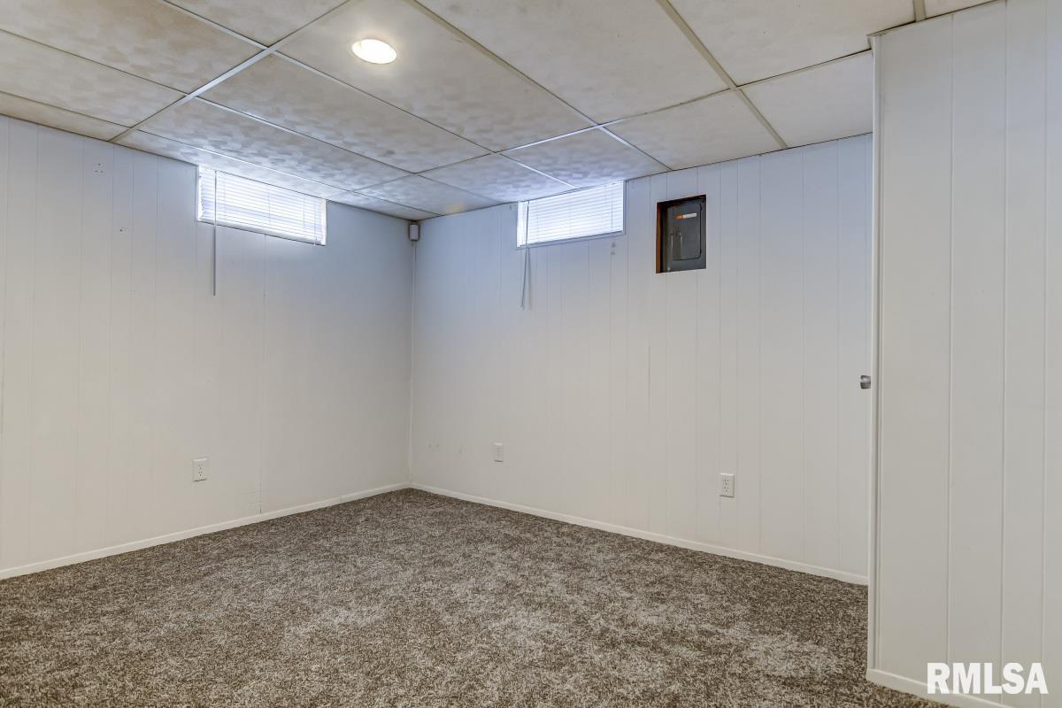 2408 Queensway Road Springfield, IL 62703 - Photo 27 of 33