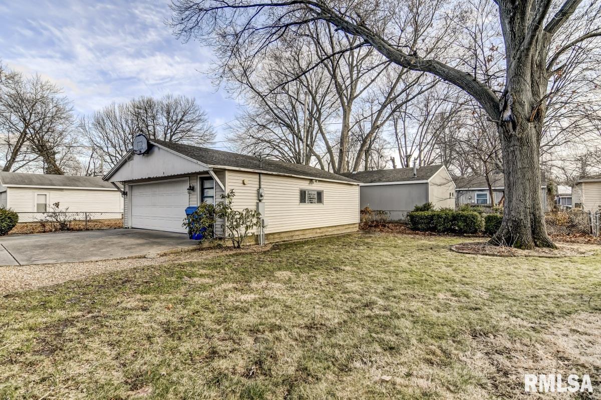 2408 Queensway Road Springfield, IL 62703 - Photo 29 of 33