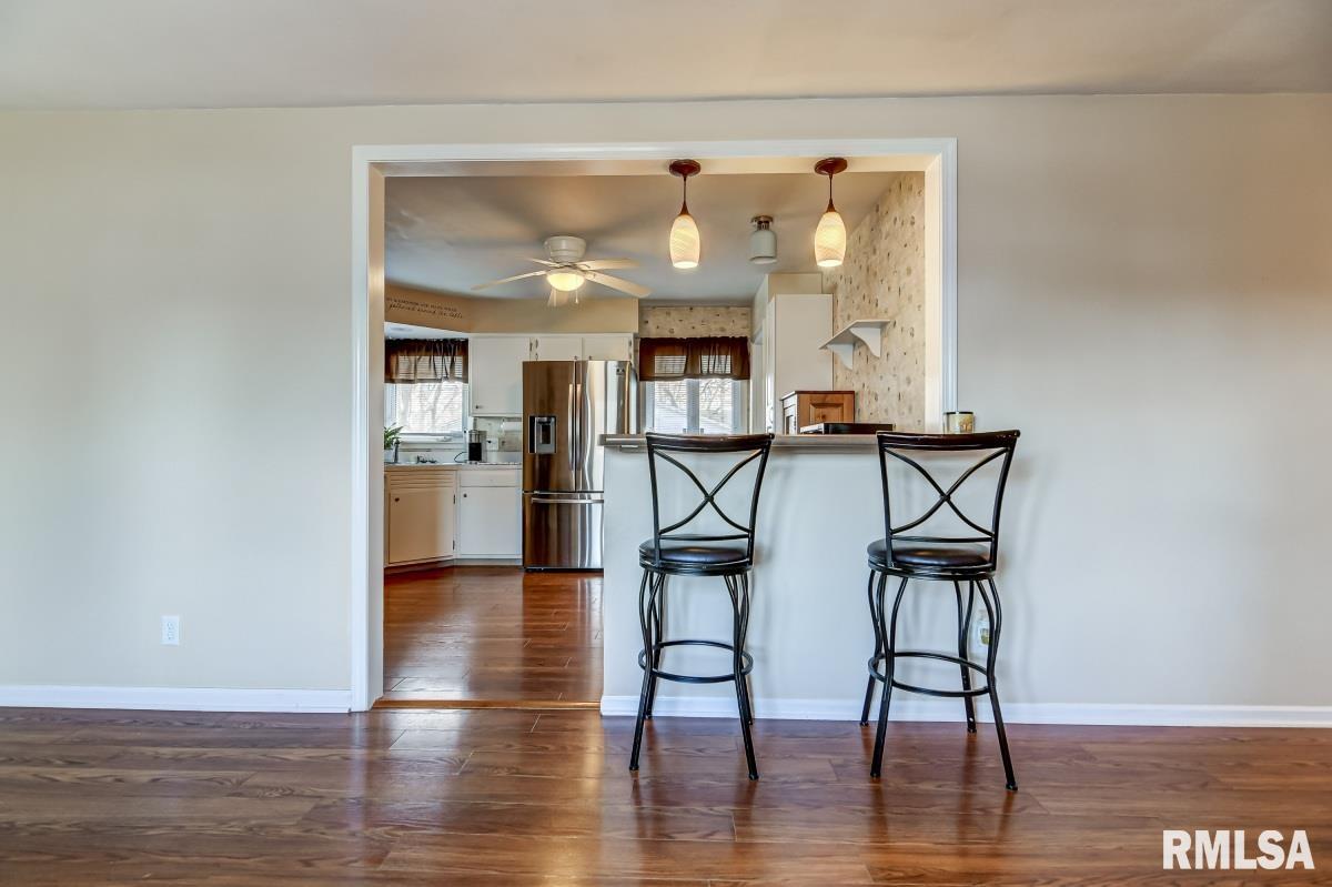 2408 Queensway Road Springfield, IL 62703 - Photo 6 of 33
