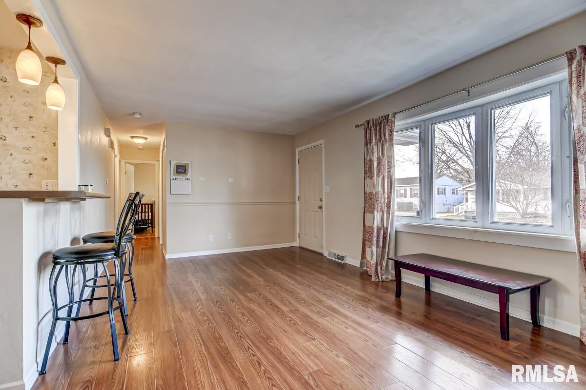 2408 Queensway Road Springfield, IL 62703 - Photo 7 of 33