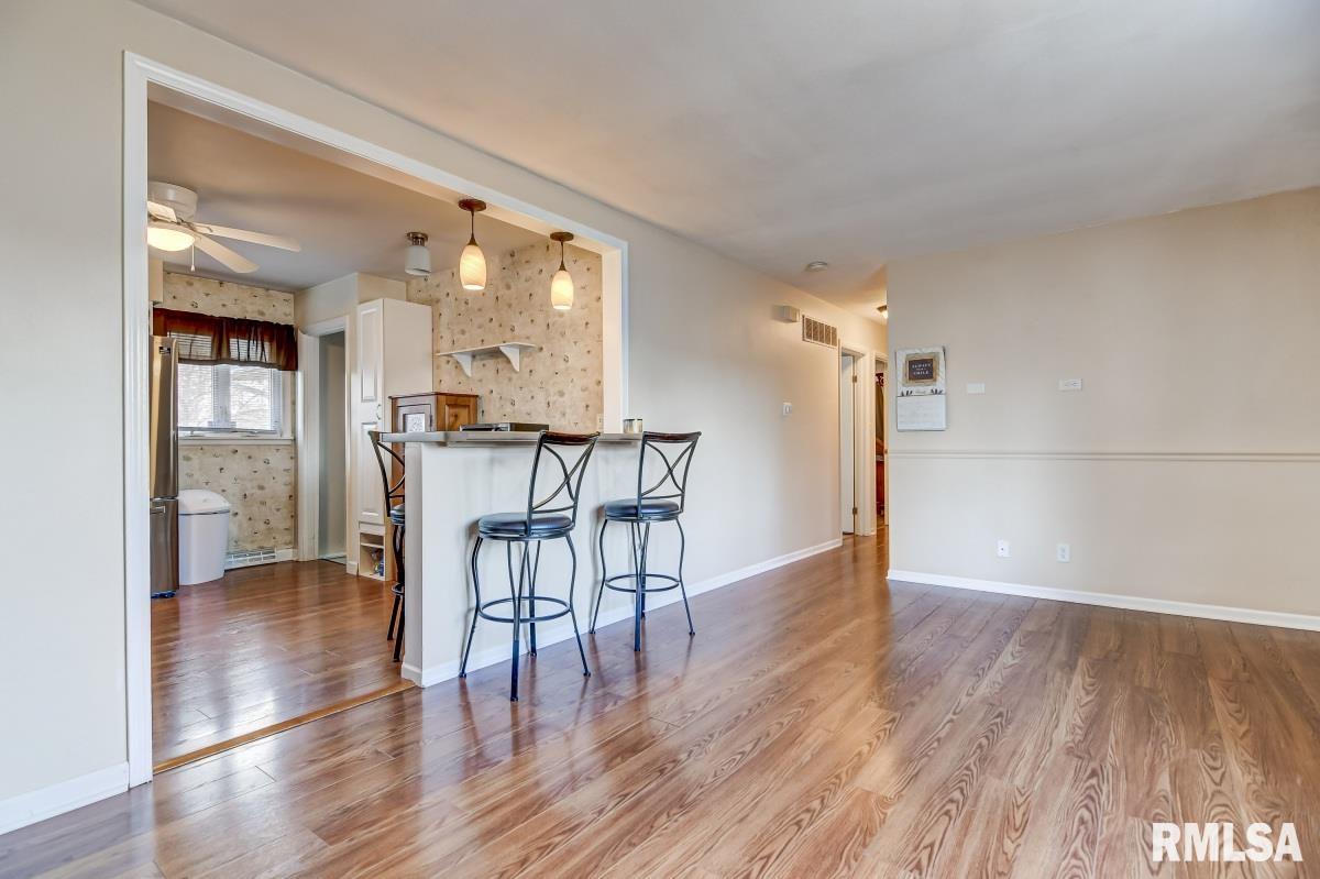 2408 Queensway Road Springfield, IL 62703 - Photo 8 of 33