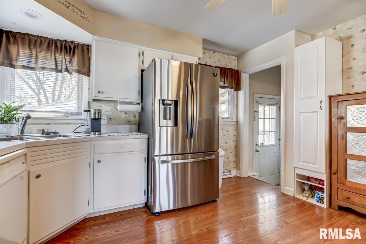 2408 Queensway Road Springfield, IL 62703 - Photo 10 of 33