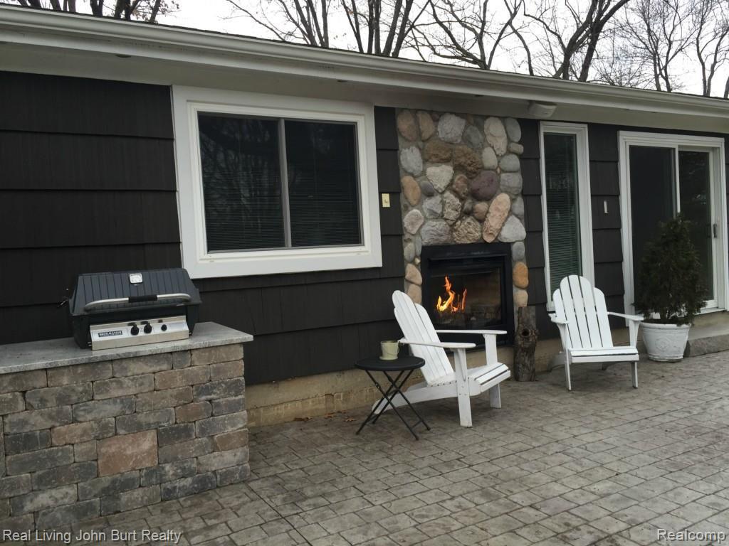 188 Texas Avenue Rochester, MI 48309 - Photo 20 of 31 OUTDOOR FIREPLACE AND BUILT IN BBQ