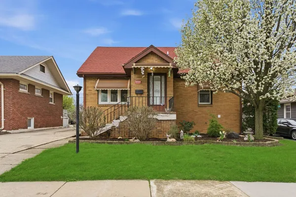 $2,950 | 1115 Kelly Avenue, Joliet, IL 60435