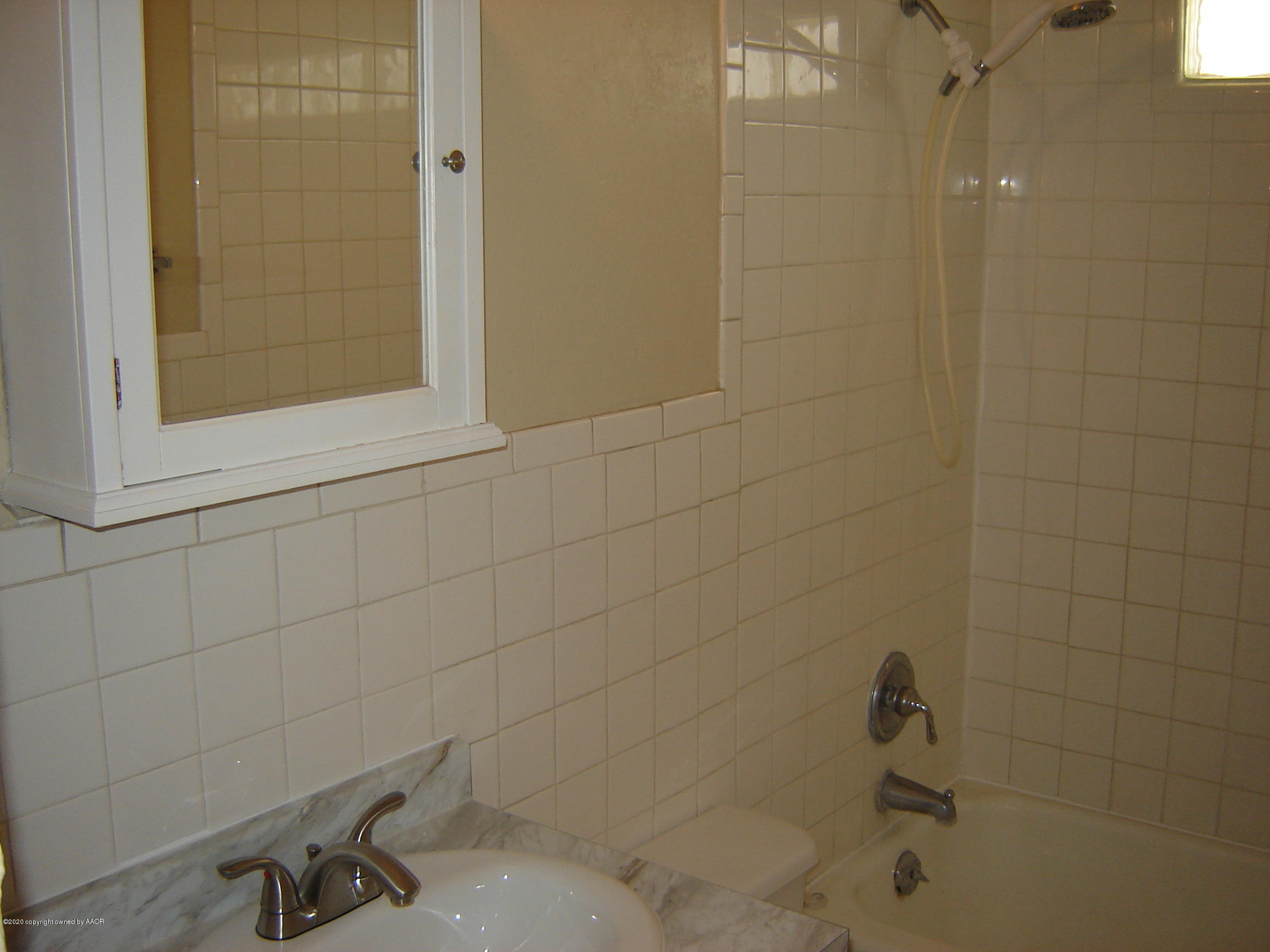 4013 Crockett Street Amarillo, TX 79110 - Photo 20 of 28 a bathroom with a shower and a sink