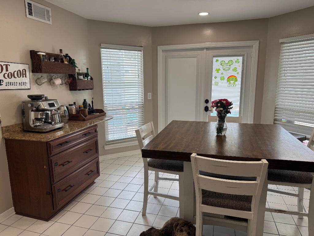 402 Sandy Ridge Circle Mary Esther, FL 32569 - Photo 4 of 14 42198_6a0c6cf160f68_05.19.2026_image-4