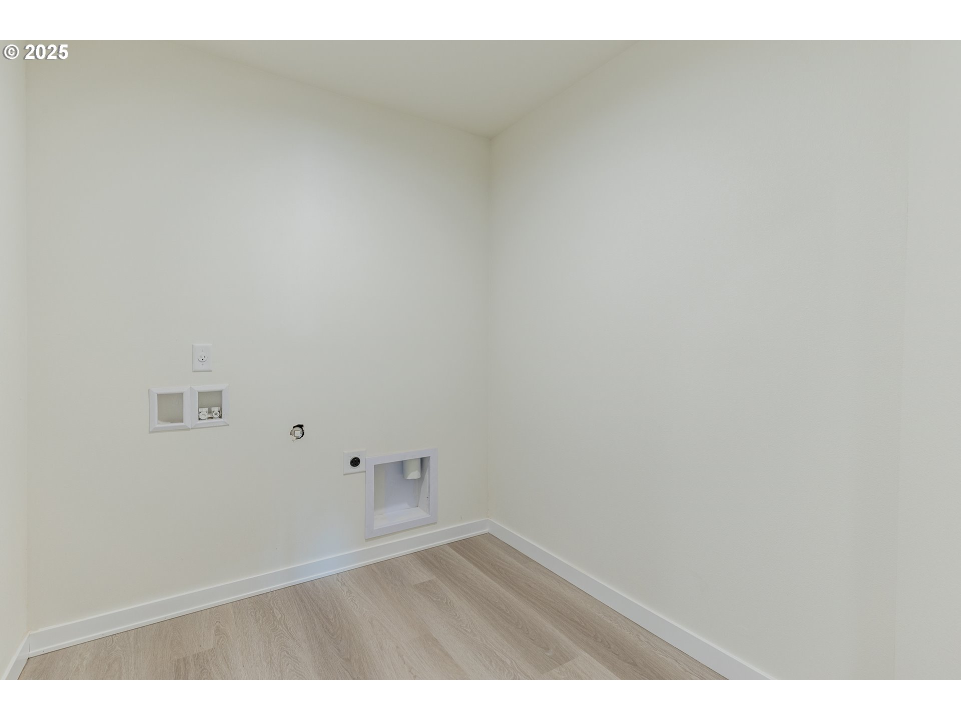 729 Periander Way Harrisburg, OR 97446 - Photo 22 of 24 a view of an empty room