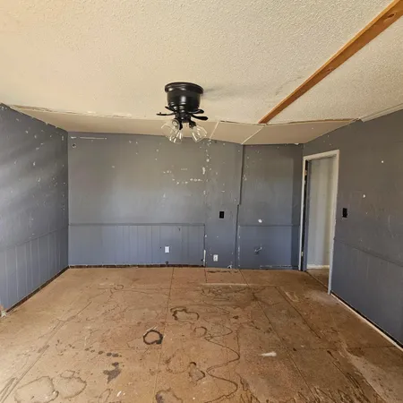 a view of a livingroom with a ceiling fan and entryway