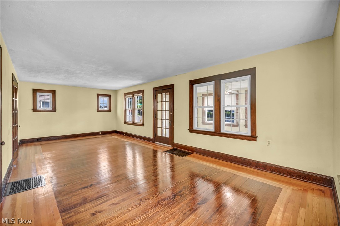 6504 Som Center Road Solon, OH 44139 - Photo 5 of 27 Family room