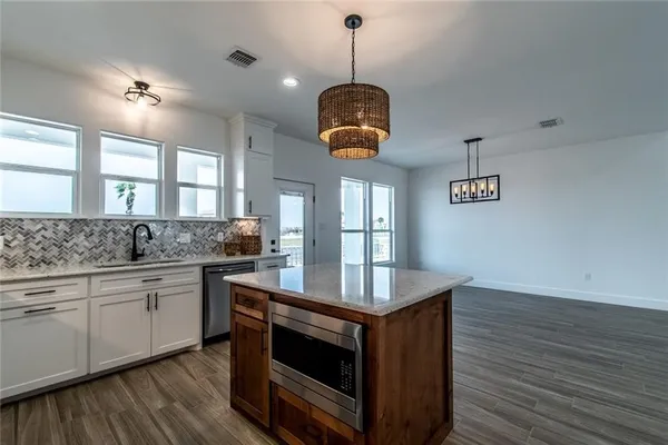 $3,900 | 14514 West Chesapeake, Corpus Christi, TX 78418