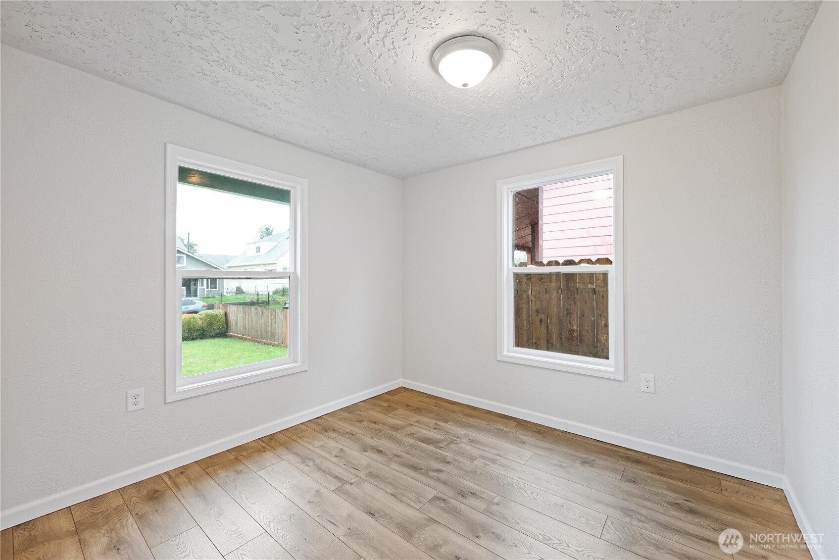 316 15th Avenue Longview, WA 98632 - Photo 16 of 30 an empty room with wooden floor and windows