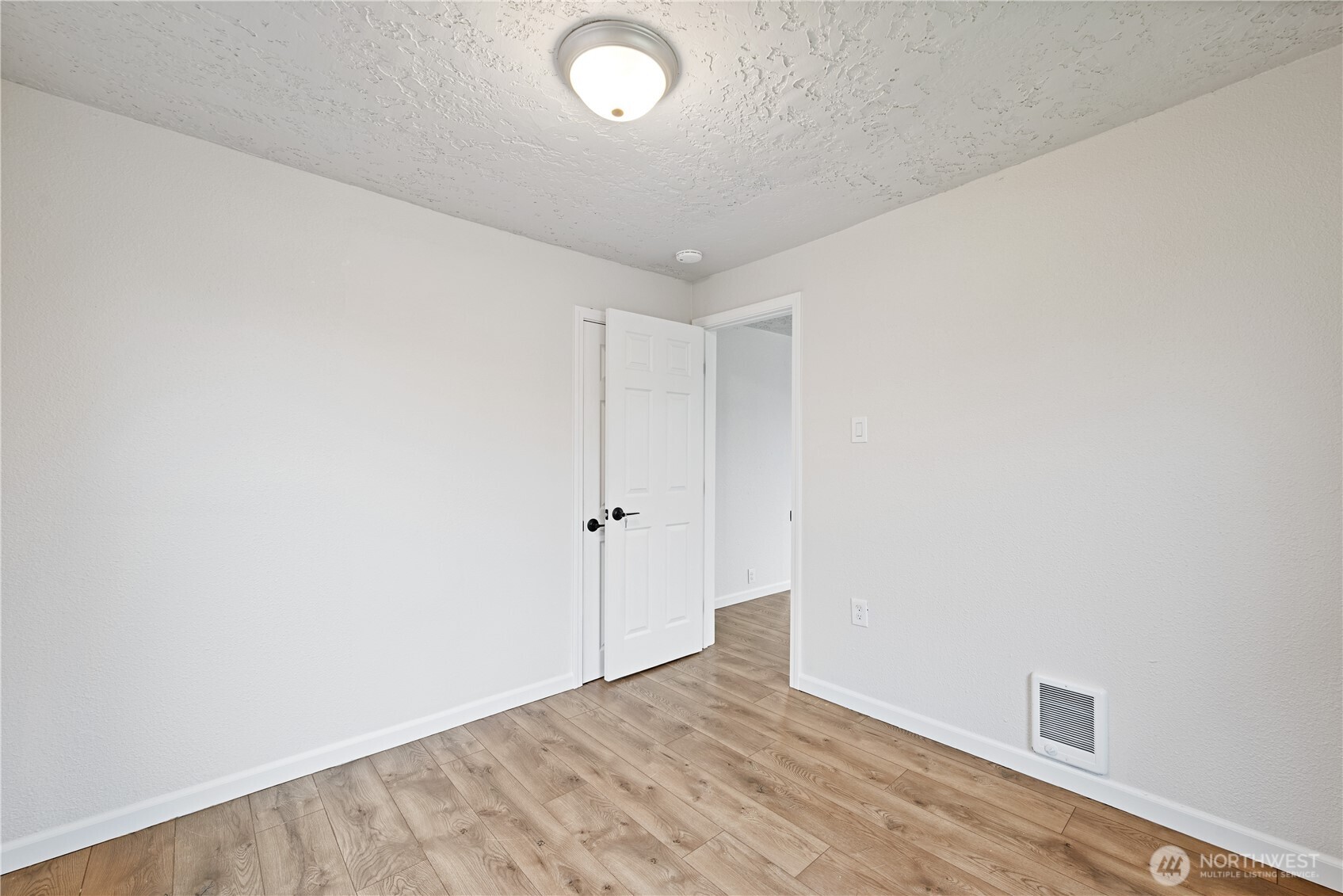 316 15th Avenue Longview, WA 98632 - Photo 17 of 30 a view of an empty room