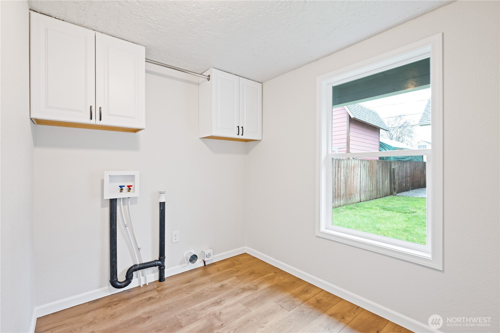 316 15th Avenue Longview, WA 98632 - Photo 19 of 30 a view of a room with wooden floor and a window
