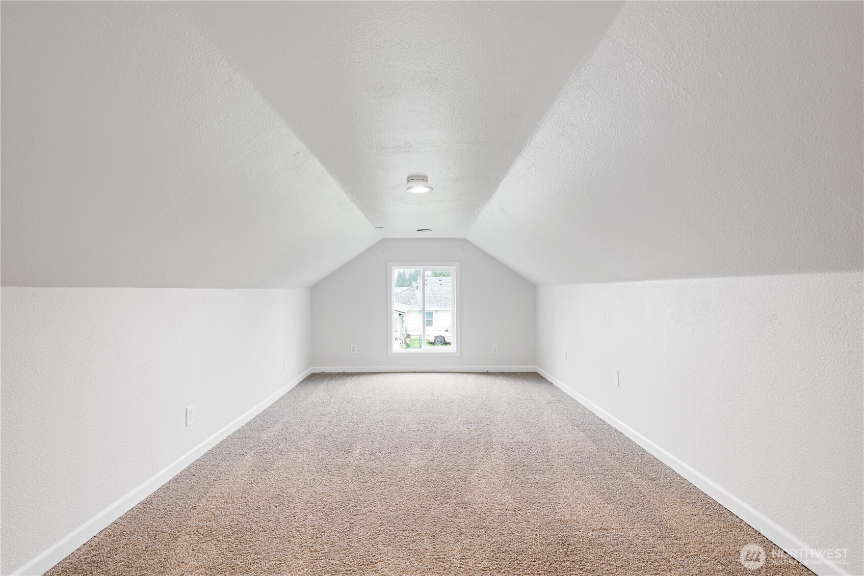 316 15th Avenue Longview, WA 98632 - Photo 20 of 30 a view of an empty room and window