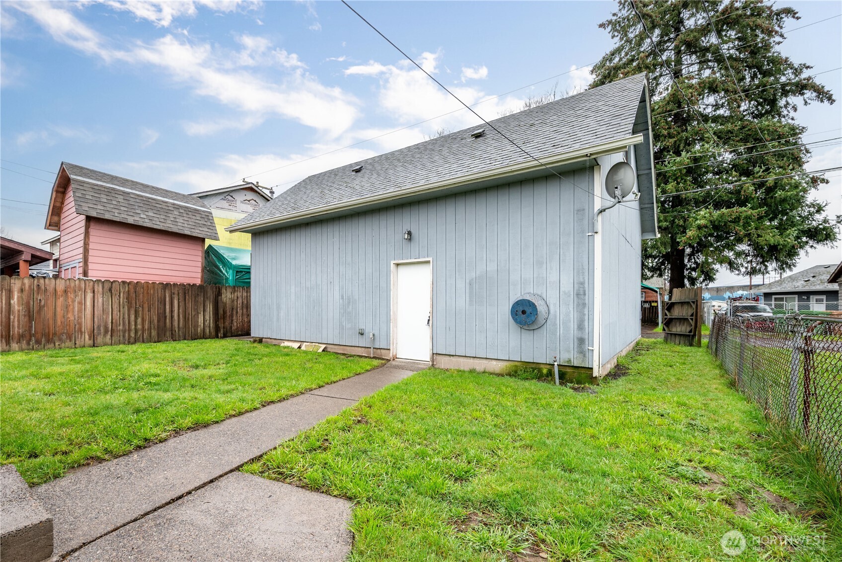 316 15th Avenue Longview, WA 98632 - Photo 22 of 30 a front view of a house with a yard and garage
