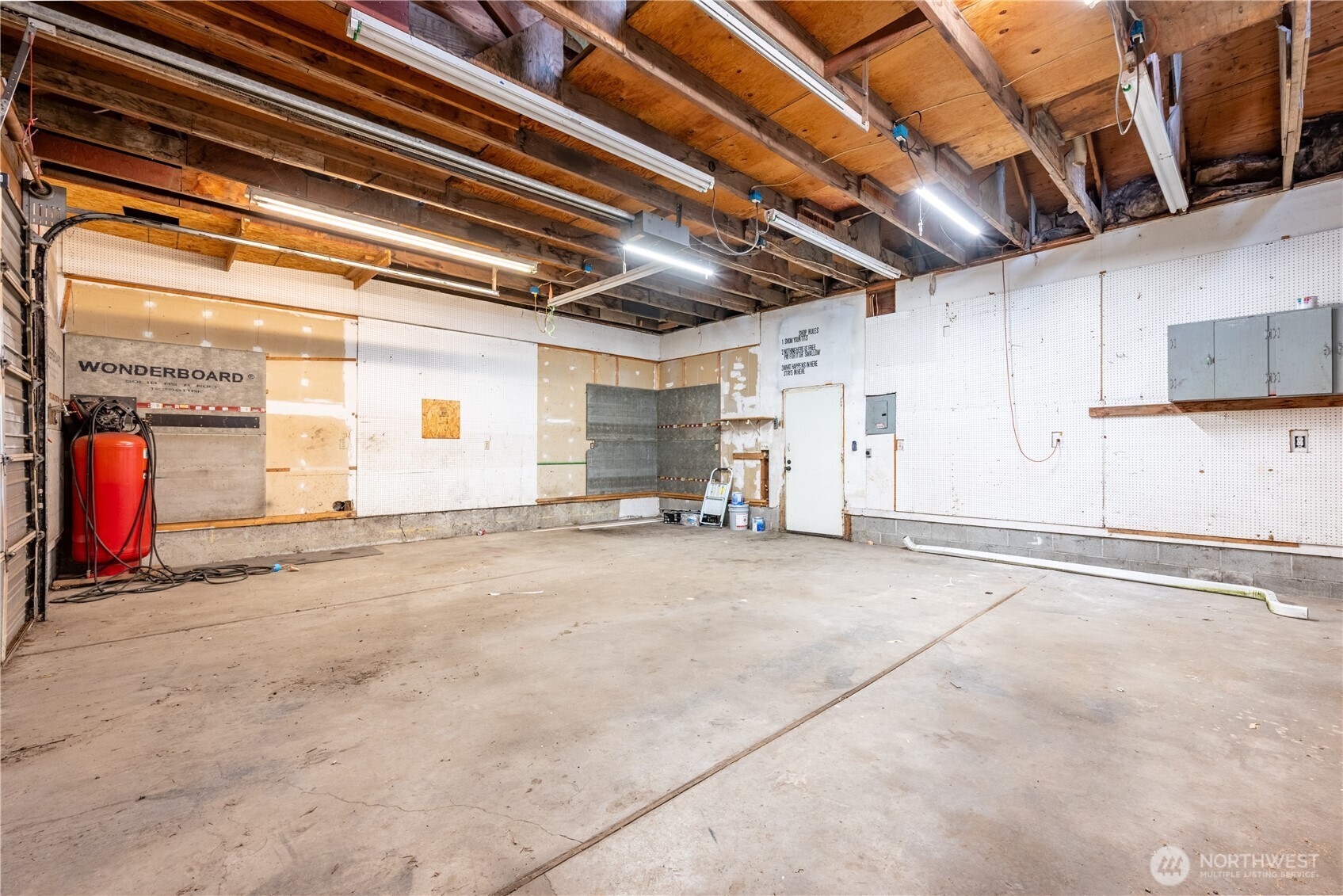 316 15th Avenue Longview, WA 98632 - Photo 23 of 30 a view of a garage